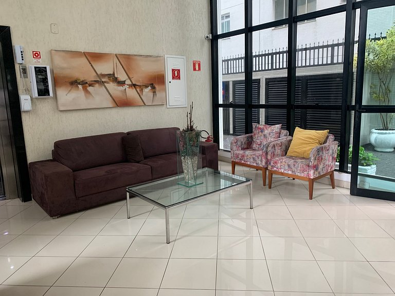 Amplo apt. no Guarujá, à 50m da Praia, com 2 vaga