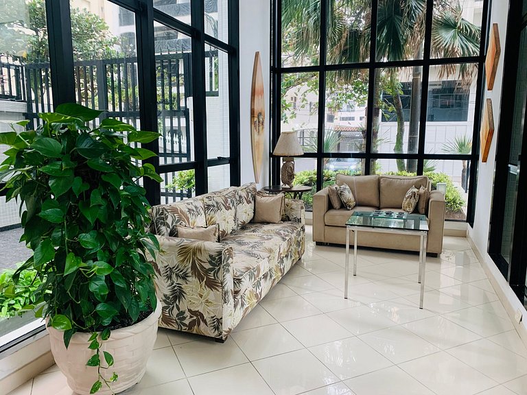 Amplo apt. no Guarujá, à 50m da Praia, com 2 vaga