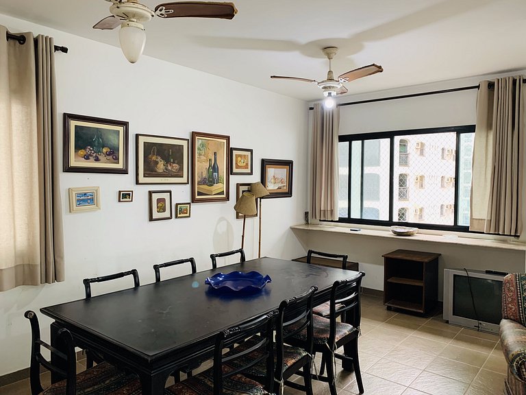 Amplo apt. no Guarujá, à 50m da Praia, com 2 vaga