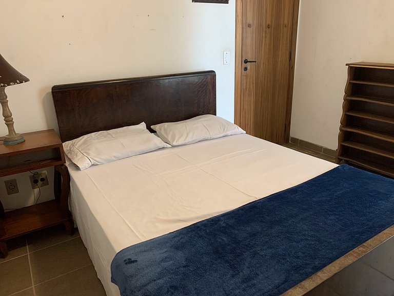 Amplo apt. no Guarujá, à 50m da Praia, com 2 vaga
