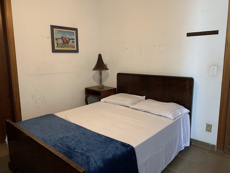 Amplo apt. no Guarujá, à 50m da Praia, com 2 vaga