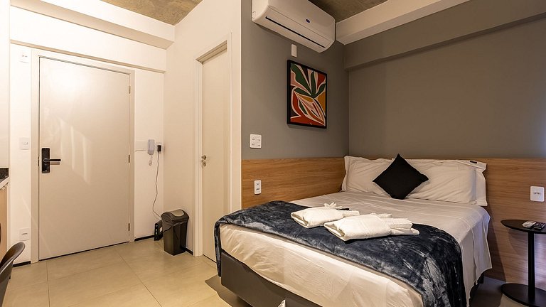 By DH: Studio Moderno, com Piscina no Rooftop