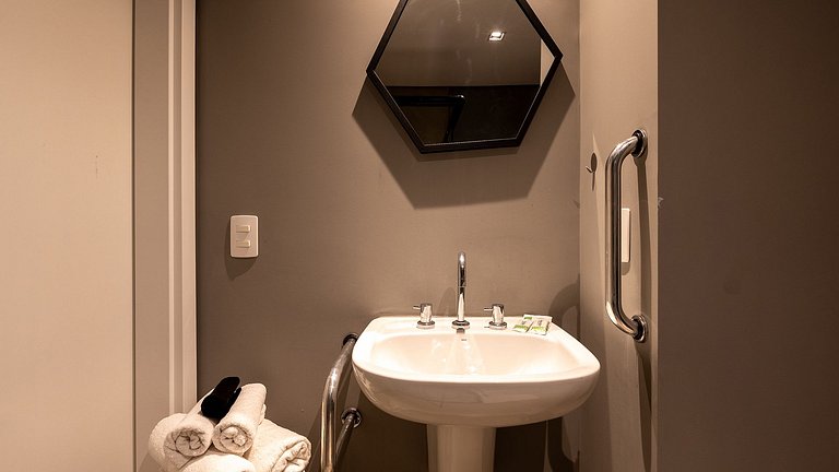 Estúdio moderno ao lado do shopping Frei Caneca