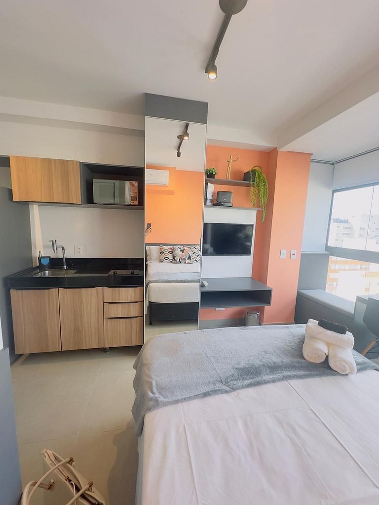 Studio moderno na Oscar Freire no 18° andar