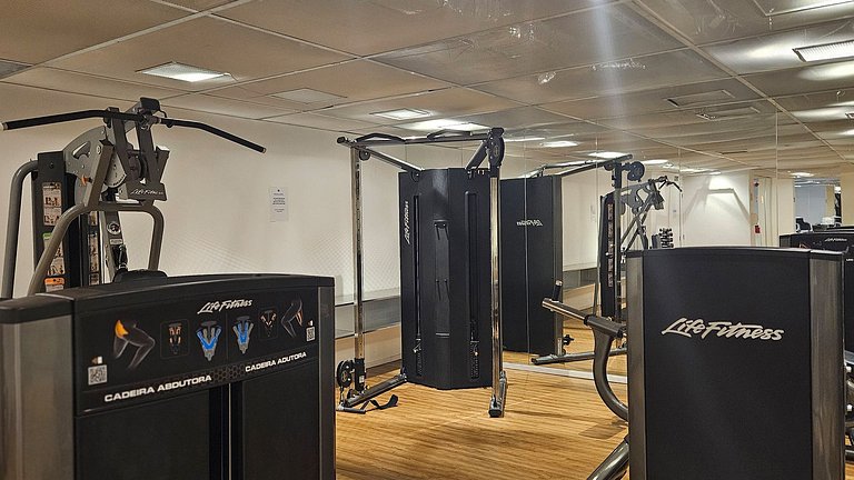 Studio divino no 4° andar na rua Frei Caneca