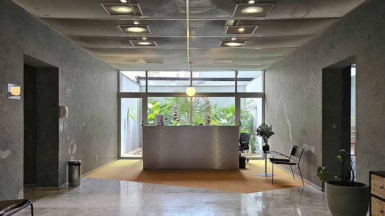 Studio divino no 4° andar na rua Frei Caneca