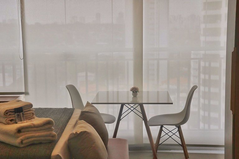 Studio no 13° andar ao lado da estação Brooklin