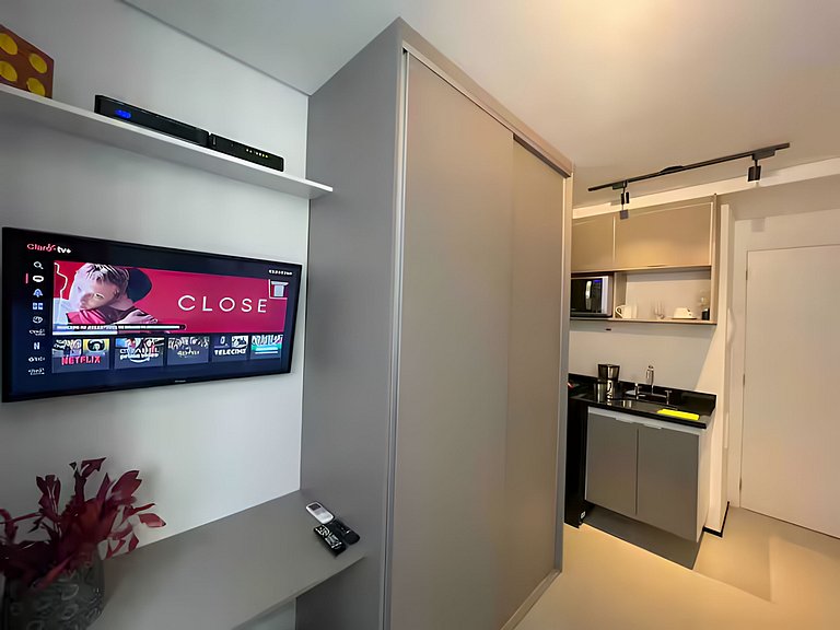 Studio divino no 4° andar na rua Frei Caneca