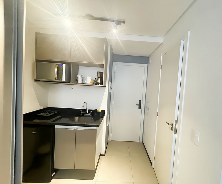 Studio divino no 4° andar na rua Frei Caneca