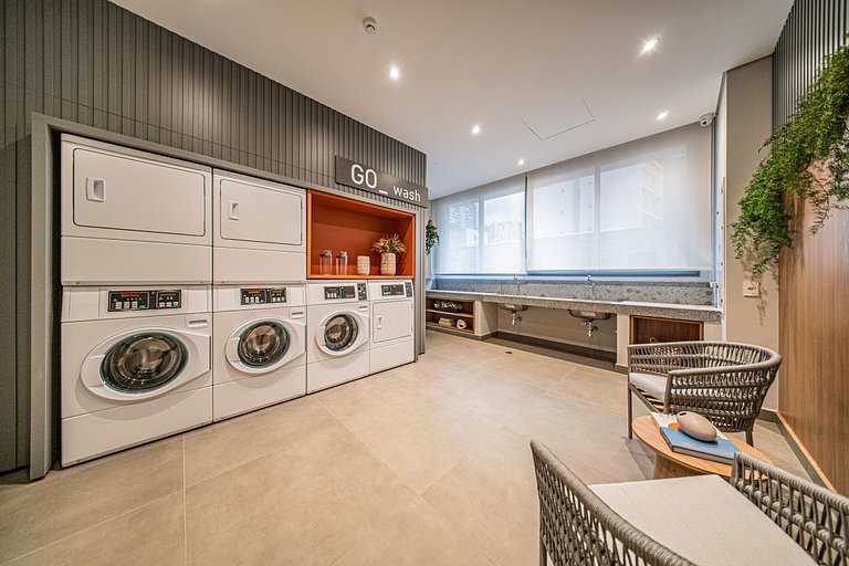 By Housi DH: Studio no 14° andar prox a Paraiso