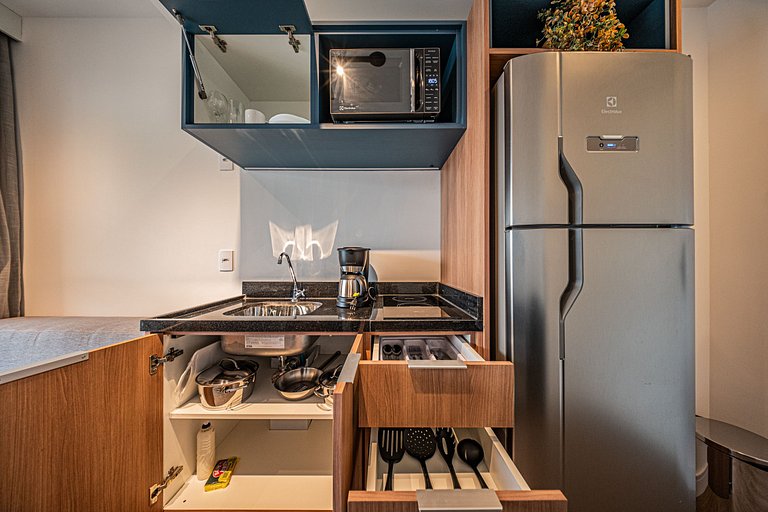 By Housi DH: Studio no 14° andar prox a Paraiso