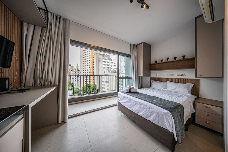 Studio no 8°andar, perto da Avenida Paulista