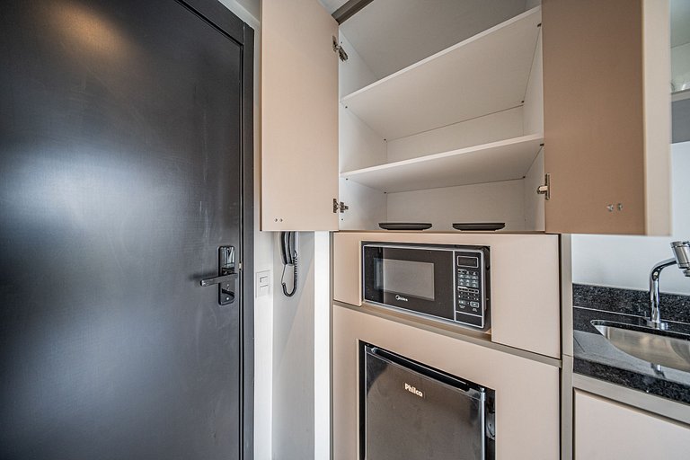 Studio no 8°andar, perto da Avenida Paulista