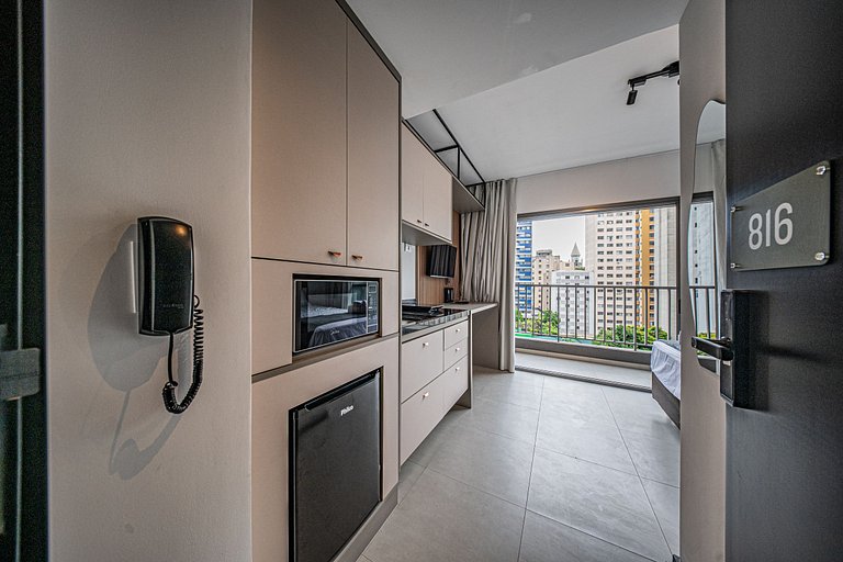 Studio no 8°andar, perto da Avenida Paulista