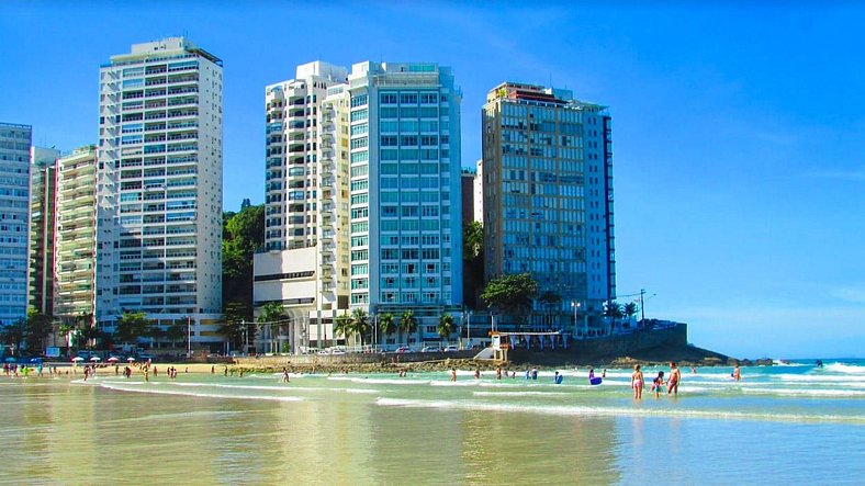 Amplo apartamento no Guarujá 50m da Praia de Pitangueiras, c